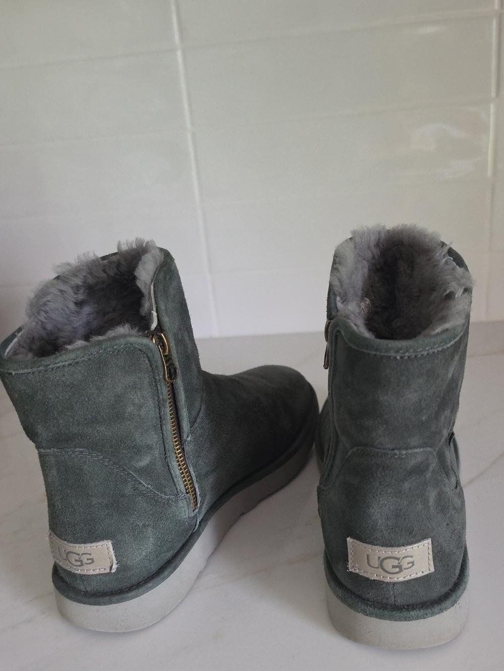 UGG Abree Mini Grigio Grey Suede Slim Zip Boots - Size 9 Excellent!